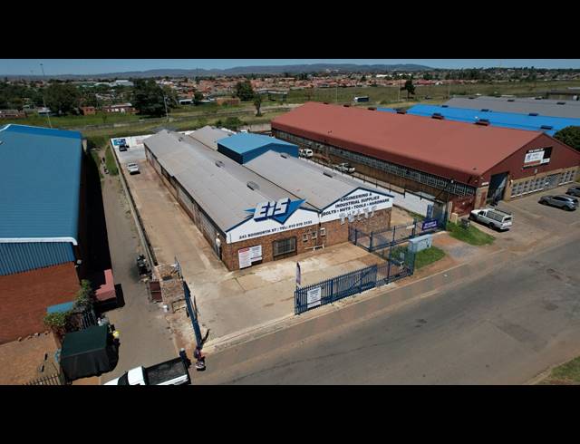 1,300M² FACTORY TO LET IN ALRODE SOUTH